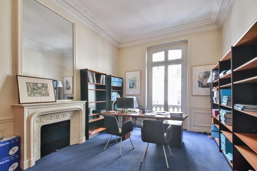 54 Rue De Ponthieu, Paris for lease - Interior Photo - Image 3 of 20