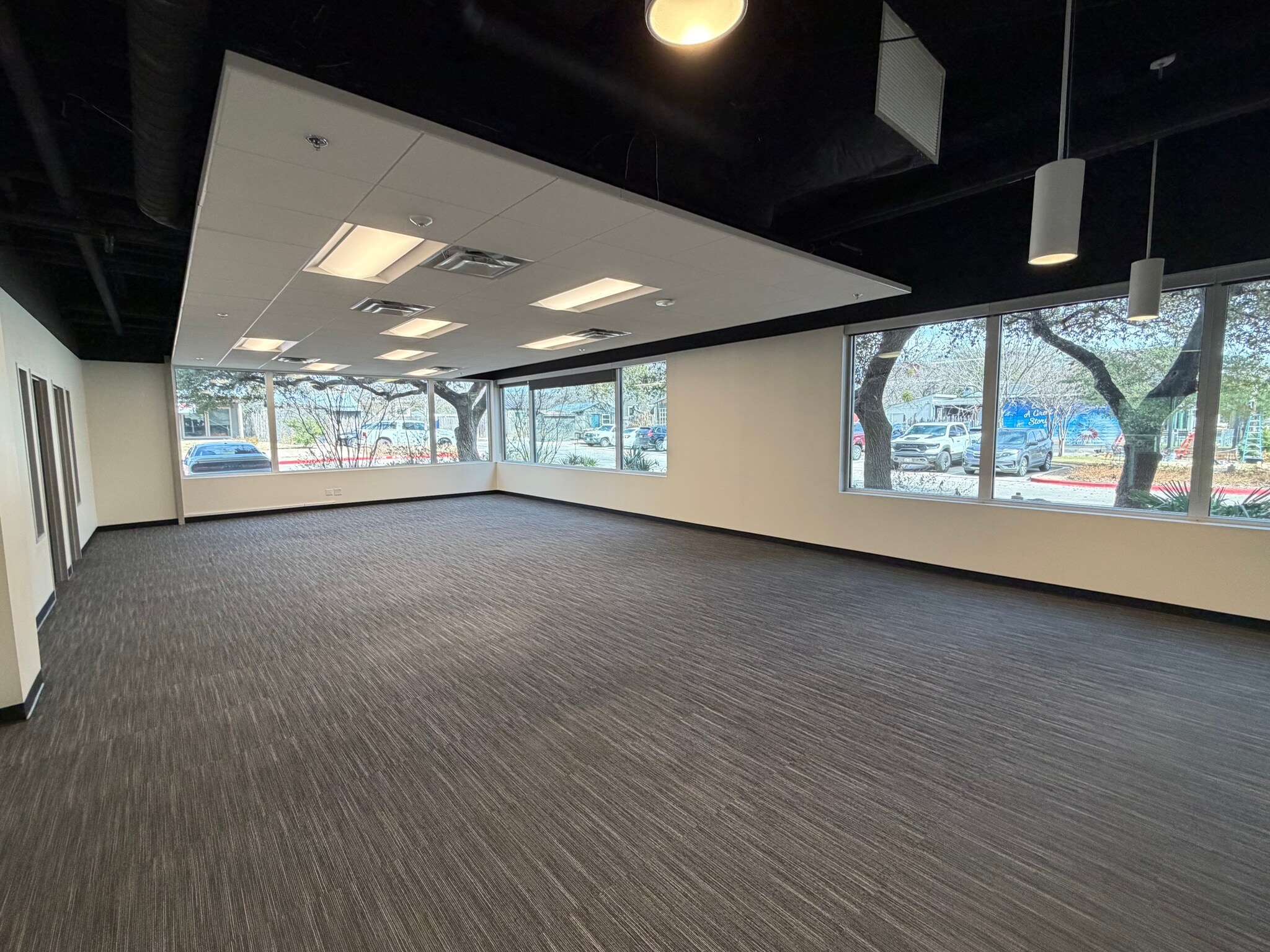 411 W Main St, Round Rock, TX for lease Interior Photo- Image 1 of 5