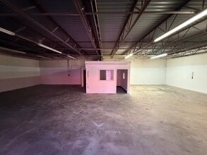 1229 Colorado Ln, Arlington, TX for lease Interior Photo- Image 2 of 7