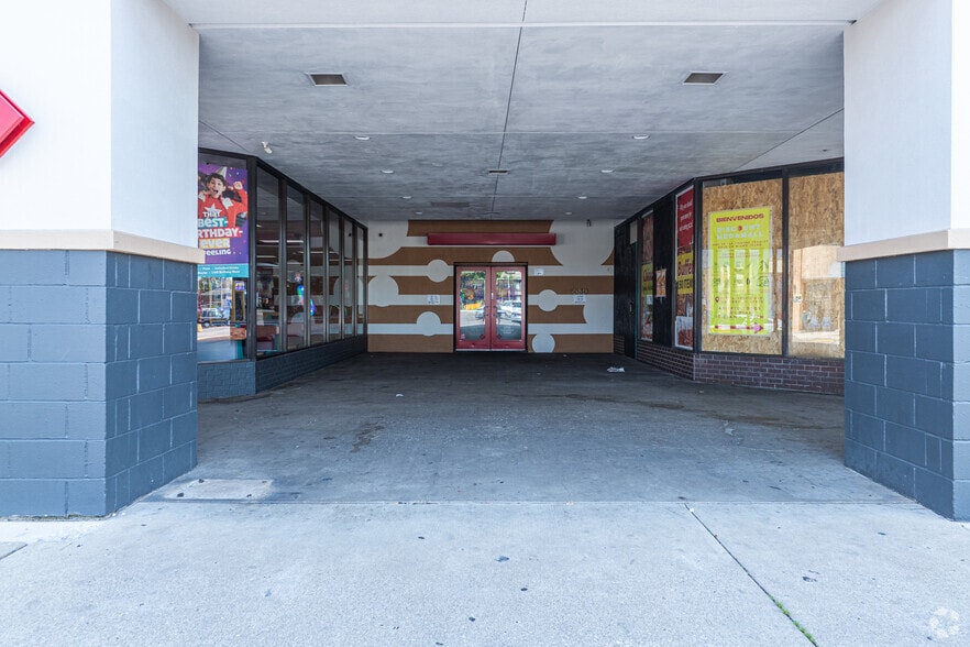 5028-5050 S Kedzie Ave, Chicago, IL for lease - Building Photo - Image 2 of 5