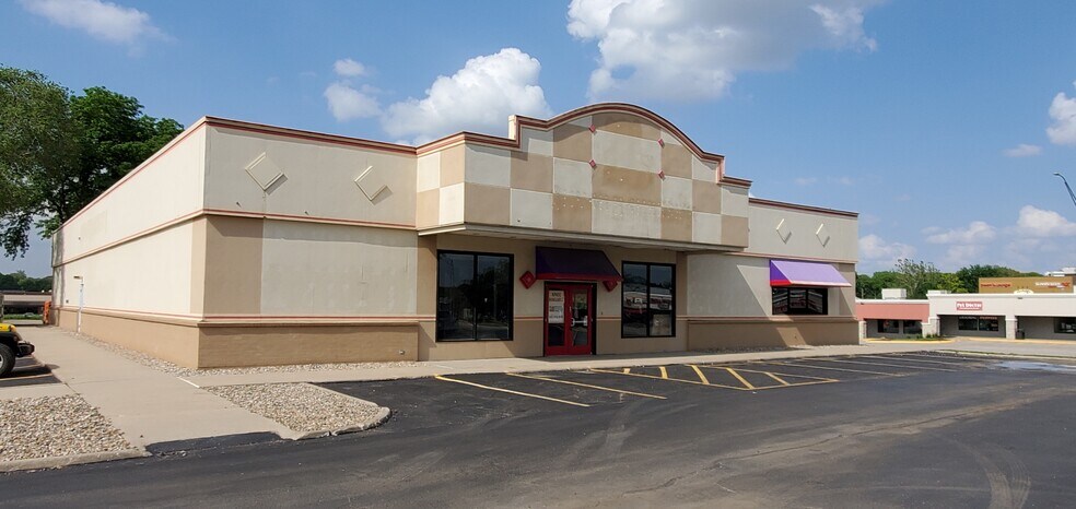 221 N 66th St, Lincoln, NE for sale - Building Photo - Image 3 of 9