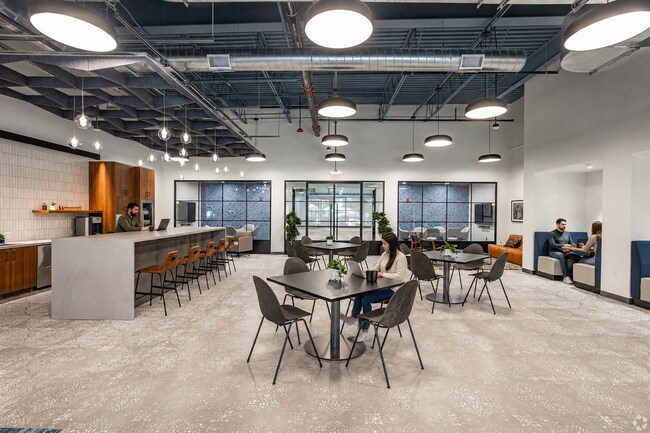 Plus de détails pour 77 Rowe St, Newton, MA - Plusieurs types d'espaces à louer