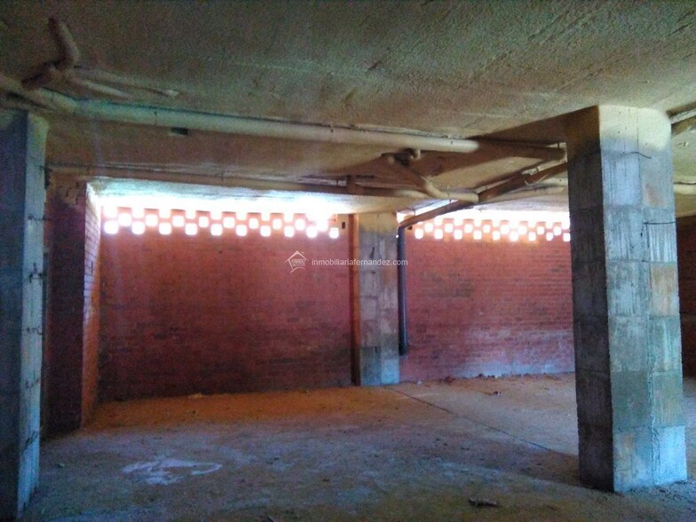 Retail in Cáceres, Cáceres for lease - Building Photo - Image 3 of 8