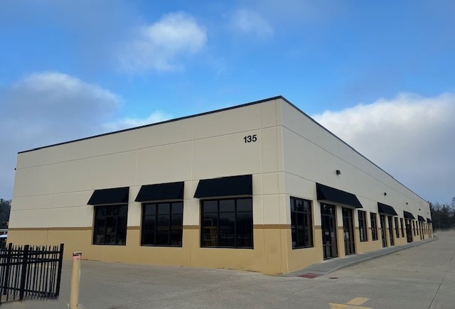 135 Erick St, Crystal Lake, IL for lease - Building Photo - Image 2 of 8