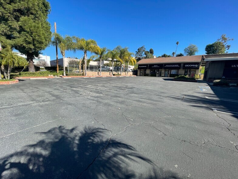 560-588 N Diamond Bar Blvd, Diamond Bar, CA à louer - Photo du bâtiment - Image 3 de 19