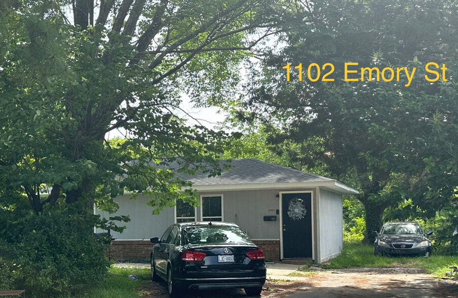 11-Home Portfolio | $270K+ Annual Income portfolio of 11 properties for sale on LoopNet.ca - Building Photo - Image 2 of 20