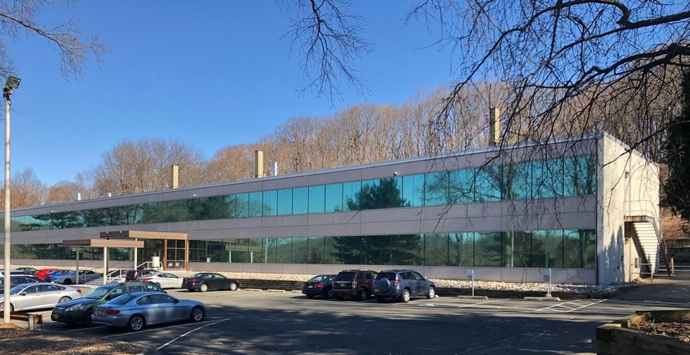 791 Holmdel Rd, Holmdel, NJ for lease - Primary Photo - Image 1 of 5