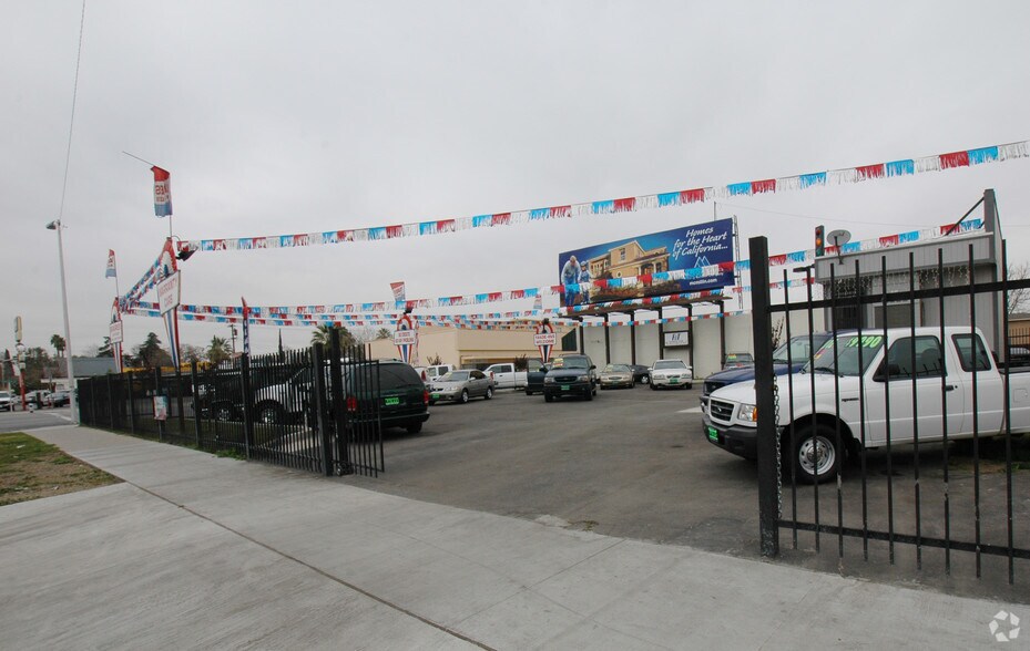 200 Chester Ave, Bakersfield, CA for sale - Building Photo - Image 3 of 5