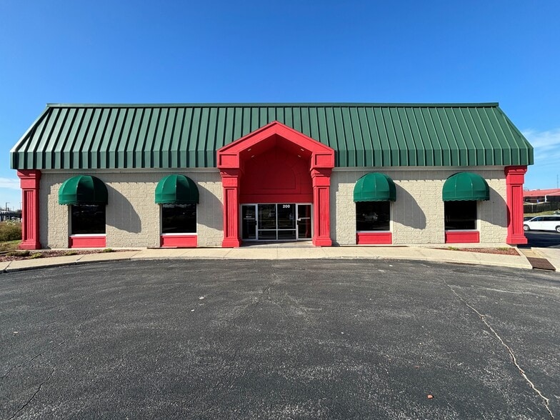 200 Collins Rd NE, Cedar Rapids, IA for lease - Primary Photo - Image 1 of 22