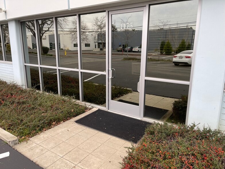 1175 Obrien Dr, Menlo Park, CA à louer - Photo du bâtiment - Image 2 de 22