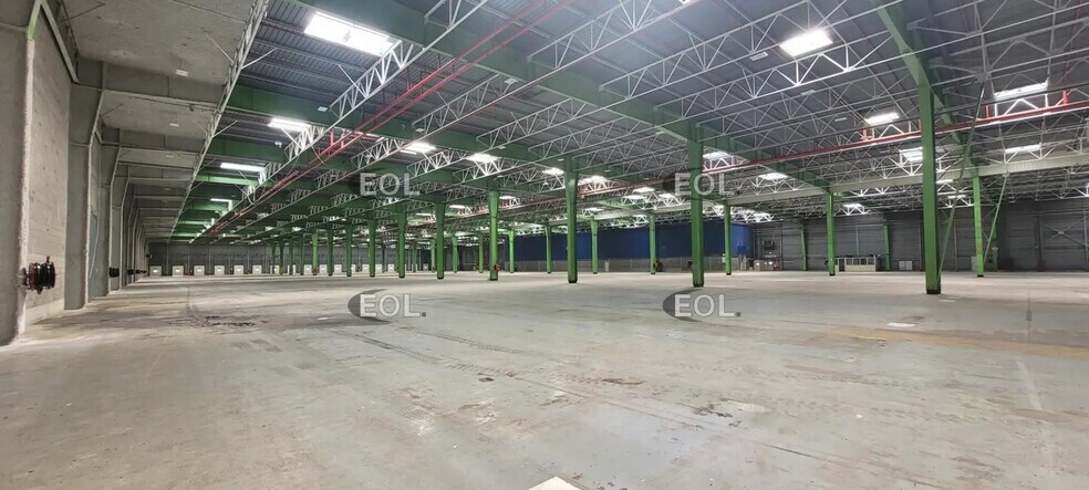 Industrial in Saint-Étienne for lease - Interior Photo - Image 3 of 9