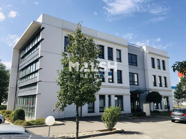 Office in Saint-Priest for lease - Building Photo - Image 1 of 17