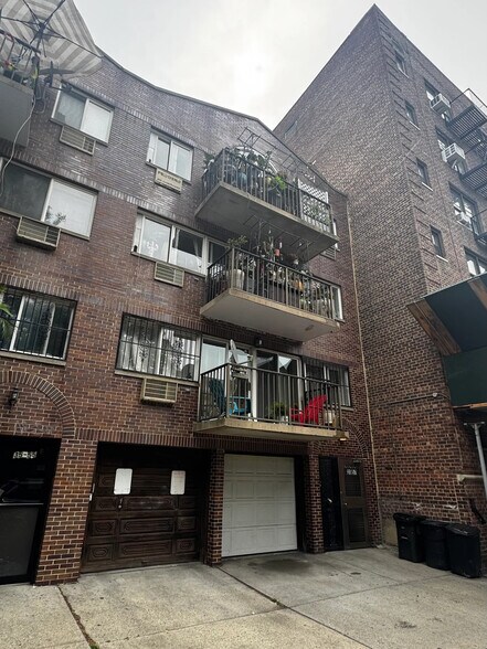 3557 86th St, Jackson Heights, NY à vendre - Photo du bâtiment - Image 2 de 56