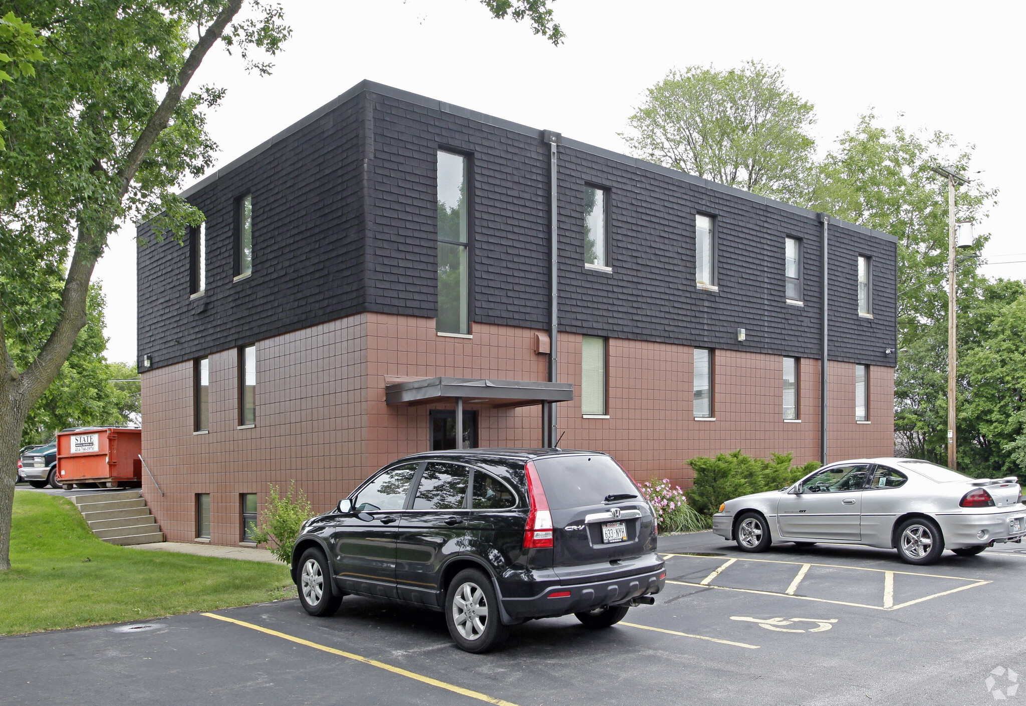 10855 W Potter Rd, Milwaukee, WI for lease Building Photo- Image 1 of 12