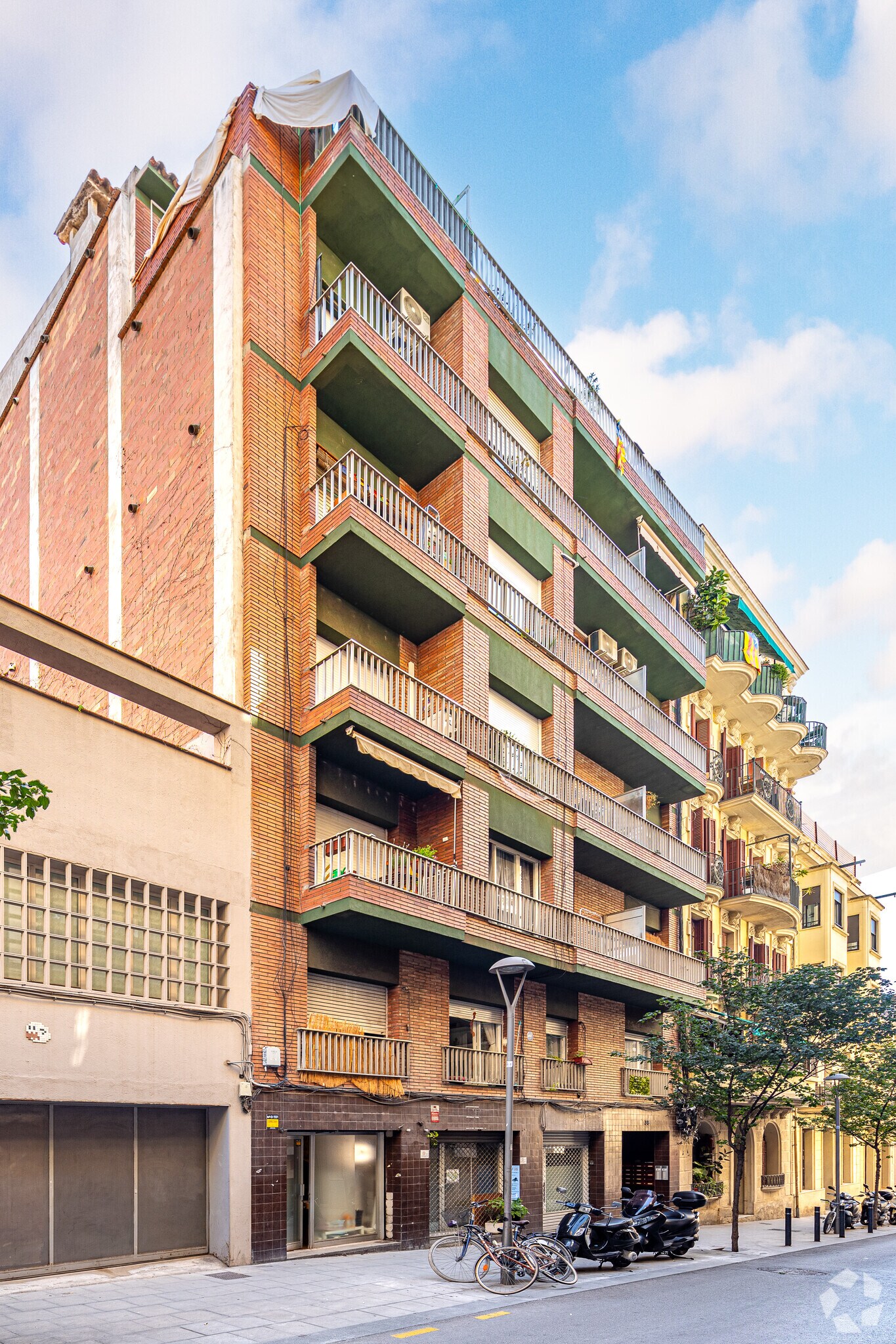 Multifamily in Barcelona, Barcelona for sale Primary Photo- Image 1 of 2