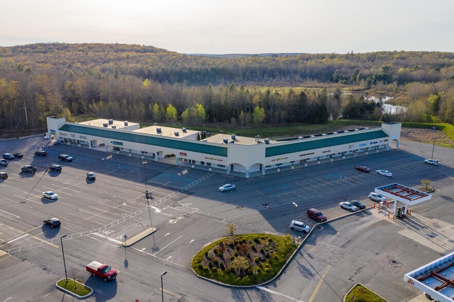 923 Drinker Tpke, Covington Township, PA à louer - Photo du bâtiment - Image 2 de 2