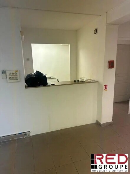 Office in Aix-en-Provence for lease - Building Photo - Image 3 of 6