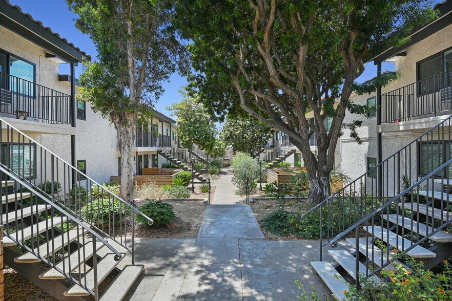 628 W California Ave, Vista, CA à vendre - Photo du bâtiment - Image 2 de 48