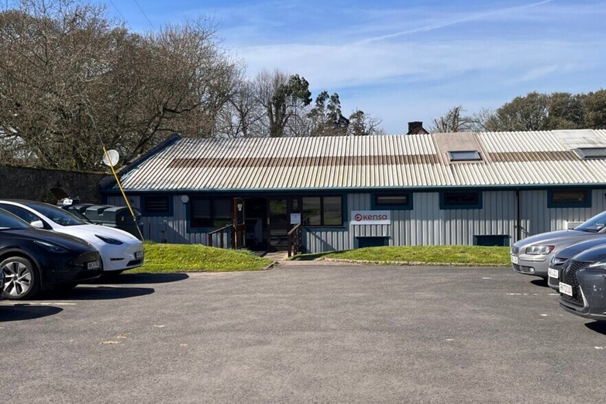 Bishops Court Ln, Exeter à louer - Photo du bâtiment - Image 2 de 2