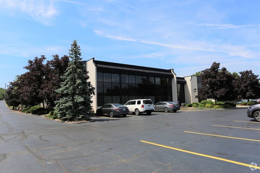 24610 Detroit Rd, Westlake, OH for lease - Building Photo - Image 1 of 7