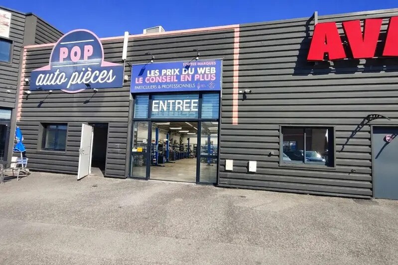 Retail in Mions for lease - Building Photo - Image 1 of 6