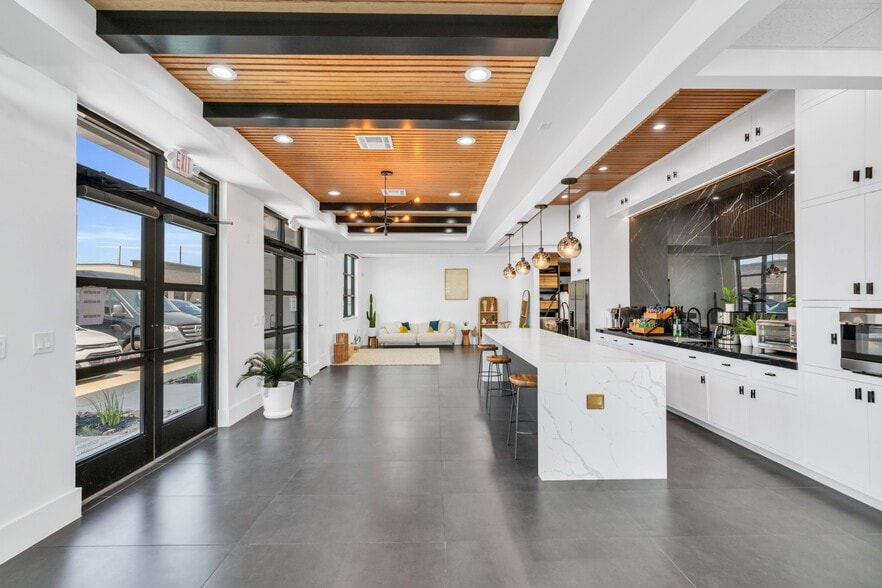 8118 Fry Rd, Cypress, TX for sale - Interior Photo - Image 3 of 17