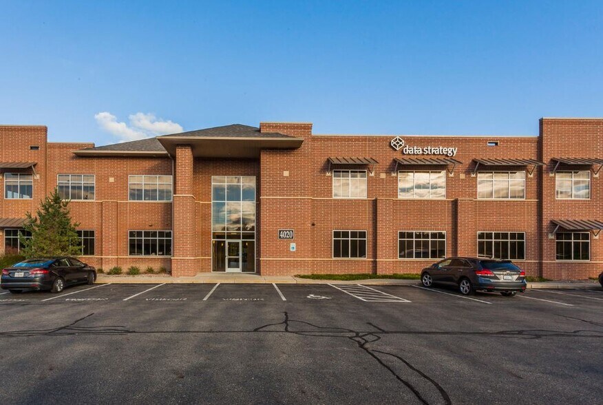 4020 E Beltline Ave NE, Grand Rapids, MI à vendre - Photo du bâtiment - Image 3 de 11