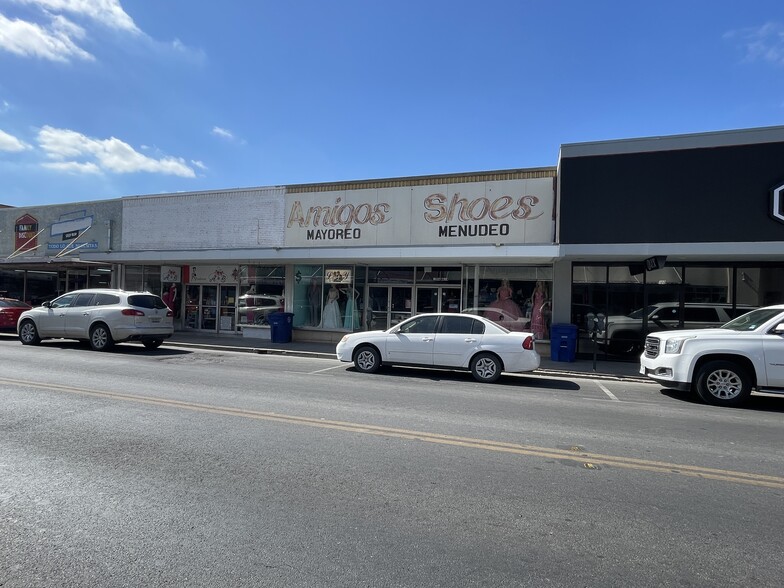 100 W Main St, Eagle Pass, TX for sale - Building Photo - Image 3 of 13