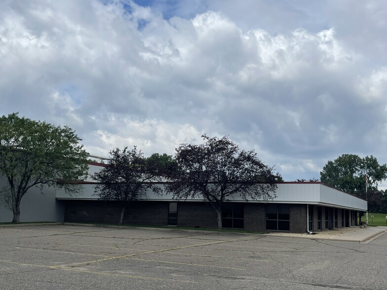 7350 NE Commerce Ln, Fridley, MN for sale - Building Photo - Image 1 of 17