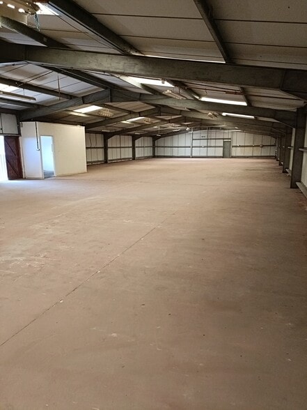 4 Western Side, Clawton for lease - Building Photo - Image 2 of 7