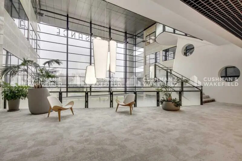 3 Rond Point Des Saules, Guyancourt à louer - Hall d’entrée - Image 3 de 12