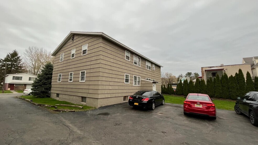30 Apartments portefeuille de 2 propriétés à vendre sur LoopNet.ca - Photo du bâtiment - Image 2 de 8