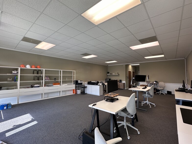 3721 Lynn Rd, Raleigh, NC for lease - Interior Photo - Image 3 of 17