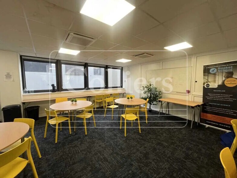 17 Bis Avenue Robert Schuman, Marseille for lease - Interior Photo - Image 2 of 2