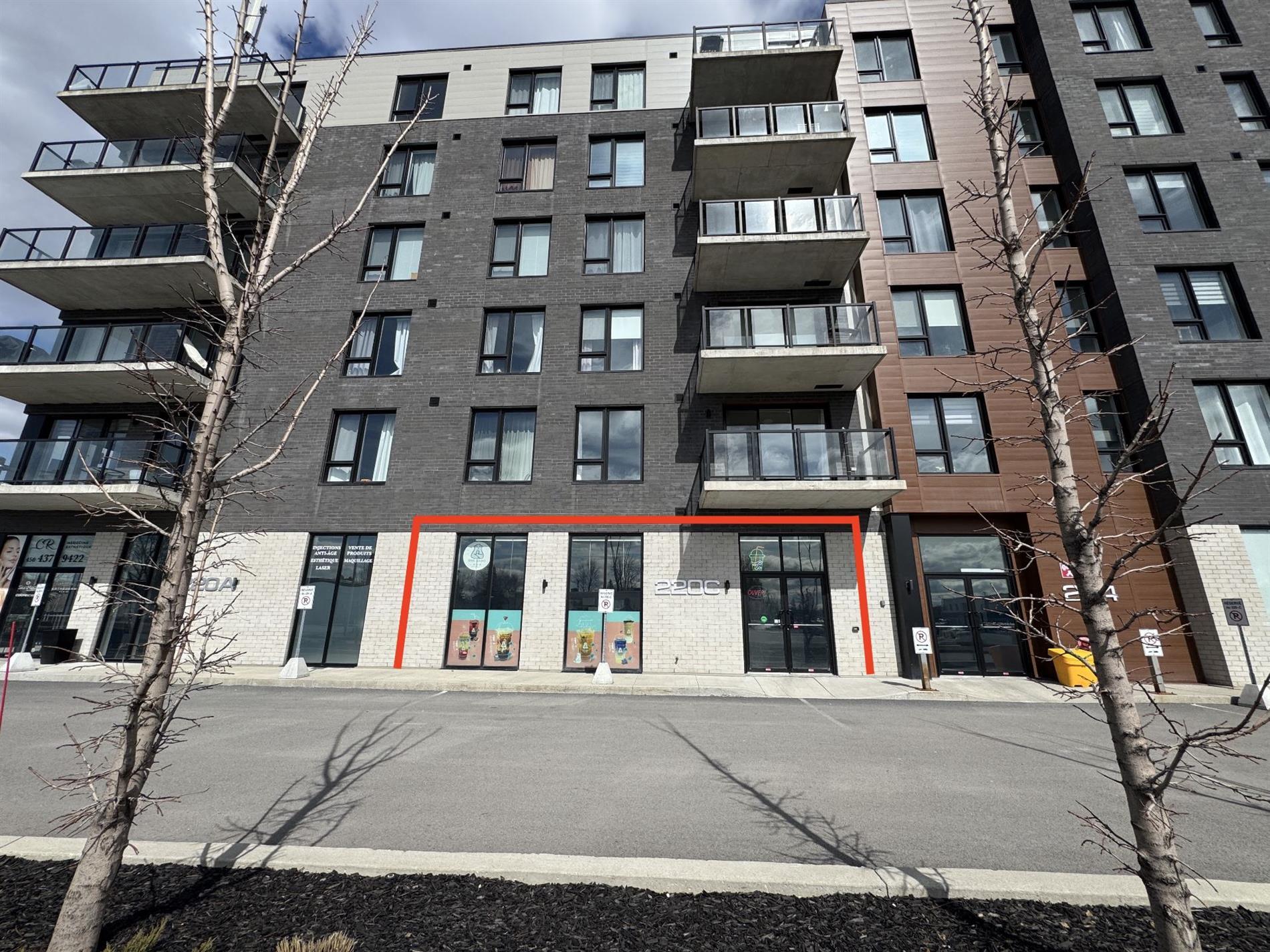 220 Boul René-A.-Robert, Sainte-therese, QC for sale Primary Photo- Image 1 of 1