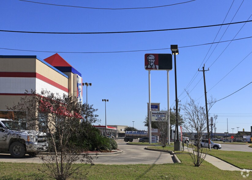 1450 W Fairmont Pky, La Porte, TX à louer - Photo du bâtiment - Image 3 de 4