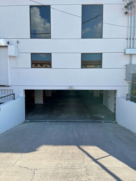 5575 NW 36th St, Miami, FL à louer - Photo du bâtiment - Image 3 de 17