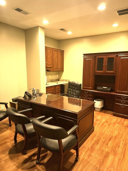 301 Wilson St, Martinsburg, WV à louer - Photo du bâtiment - Image 3 de 8