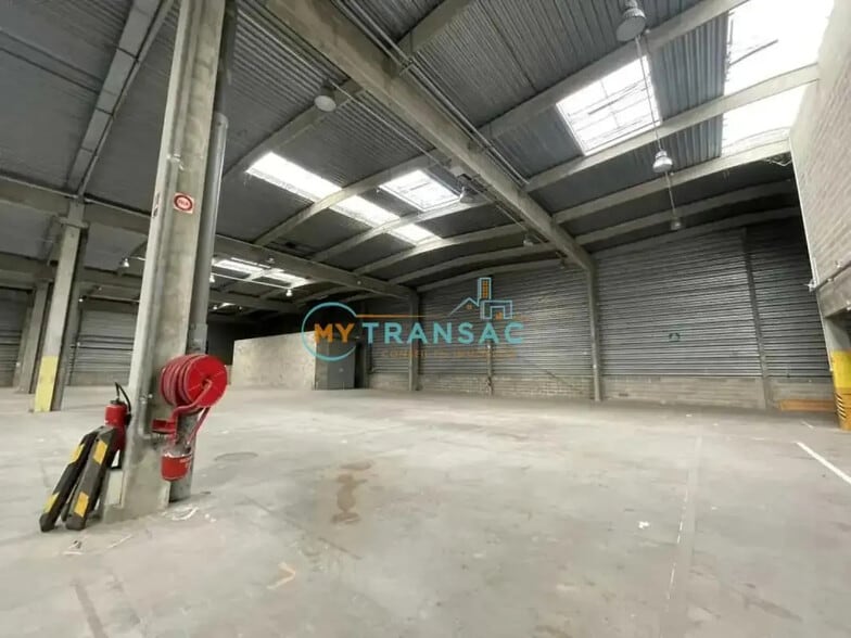 Industrial in Sucy-en-Brie for lease - Interior Photo - Image 3 of 20