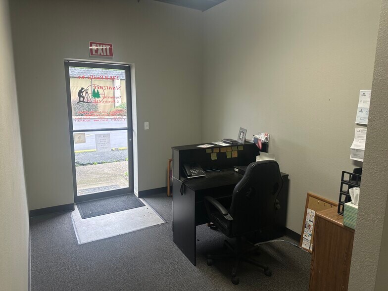 2318 Pacific Ave, Forest Grove, OR à vendre - Photo intérieure - Image 2 de 7