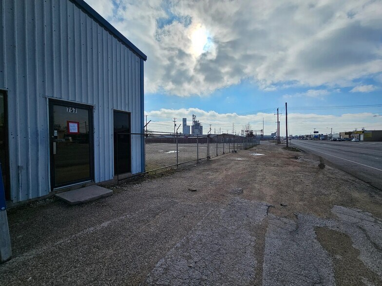 757 S Treadaway Blvd, Abilene, TX à louer - Photo du bâtiment - Image 3 de 13