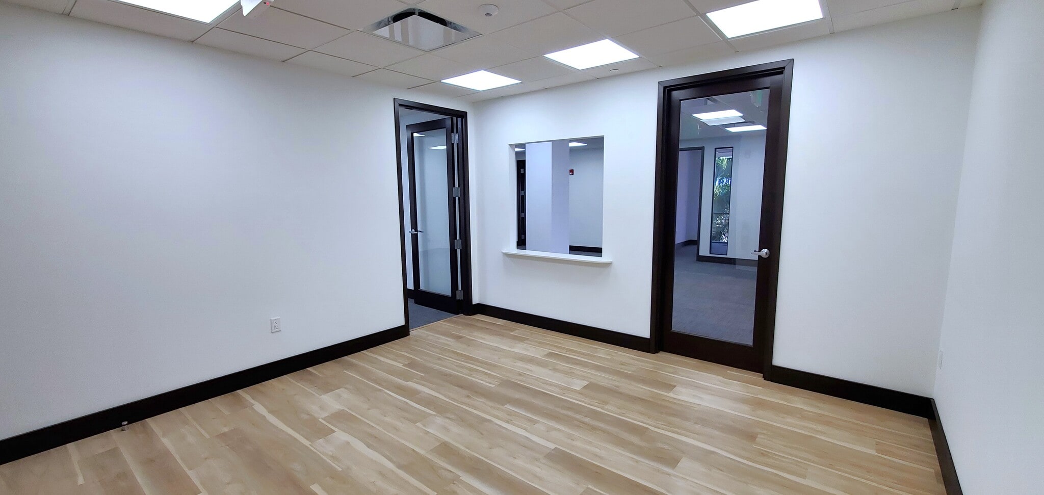 2000 Glades Rd, Boca Raton, FL for lease Interior Photo- Image 1 of 6