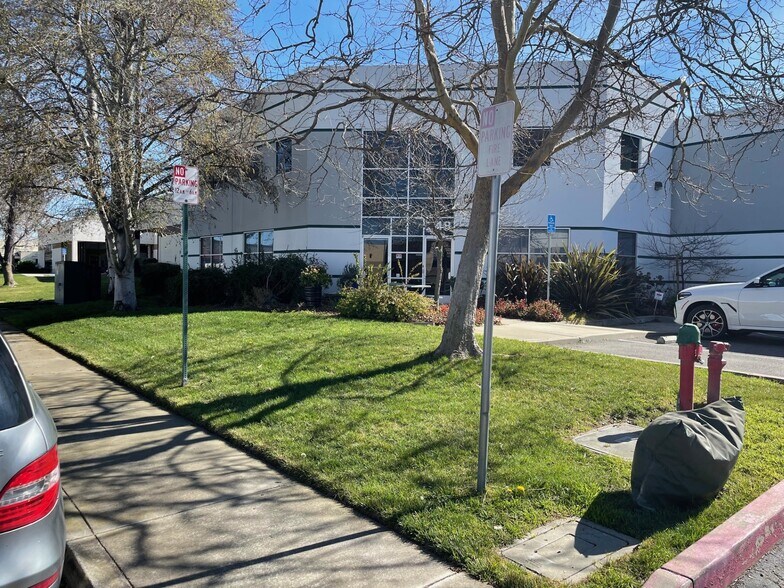 248 Rickenbacker Cir, Livermore, CA à louer - Photo du bâtiment - Image 2 de 17