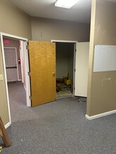 735 N Townville St, Seneca, SC for lease Interior Photo- Image 2 of 20