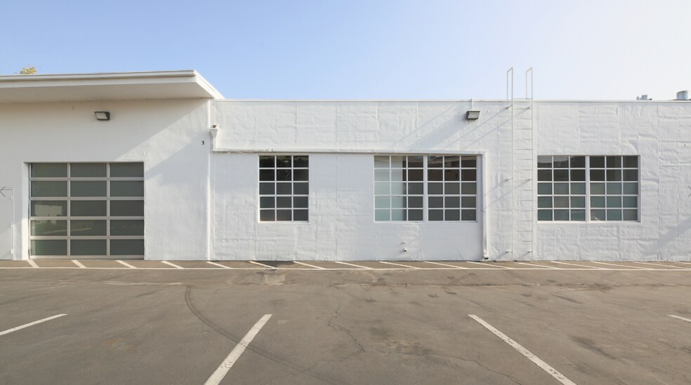 8509-8511 Steller Dr, Culver City, CA for lease - Building Photo - Image 3 of 11