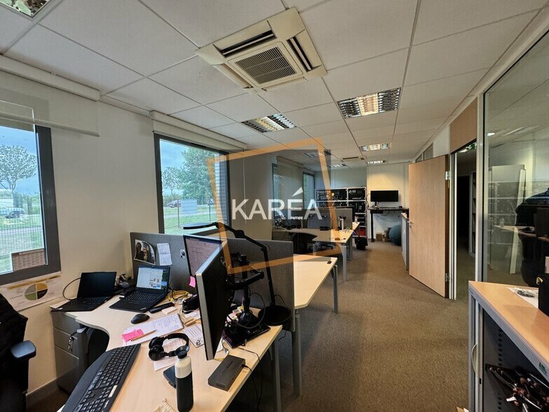 Office in Magny-le-Hongre for lease - Interior Photo - Image 3 of 6