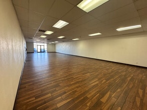 812 N Thompson St, Springdale, AR for lease Interior Photo- Image 2 of 4