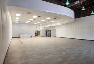 4801-4831 S Louise Ave, Sioux Falls, SD for lease Building Photo- Image 2 of 5