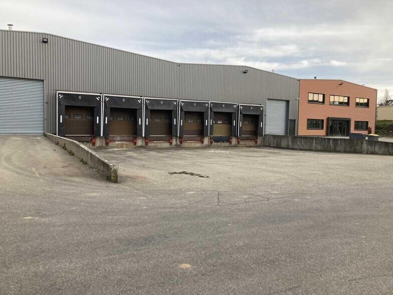 Flex dans Chaponost à louer - Photo du bâtiment - Image 1 de 14