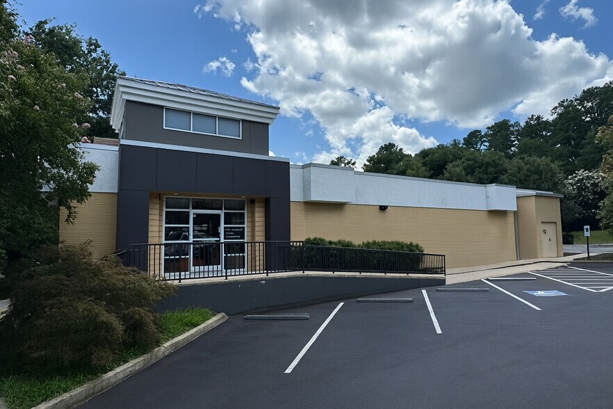 3613 Haworth Dr, Raleigh, NC à vendre - Photo principale - Image 1 de 5